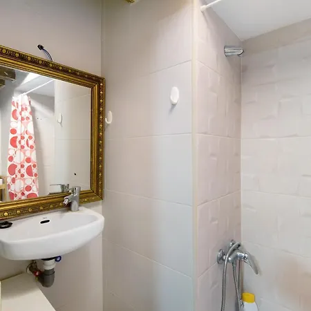 Cathedral Two Bedrooms Apartment